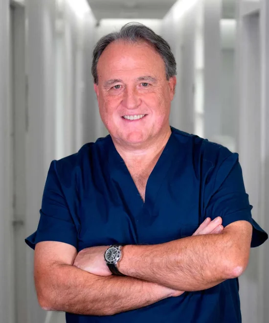DR. ANGEL EMPARANZA ARÓSTEGUI. Licenciado en Medicina y Cirugía. Especialista en Estomatología, Cirugía Maxilofacial y Cirugía Plástica.
