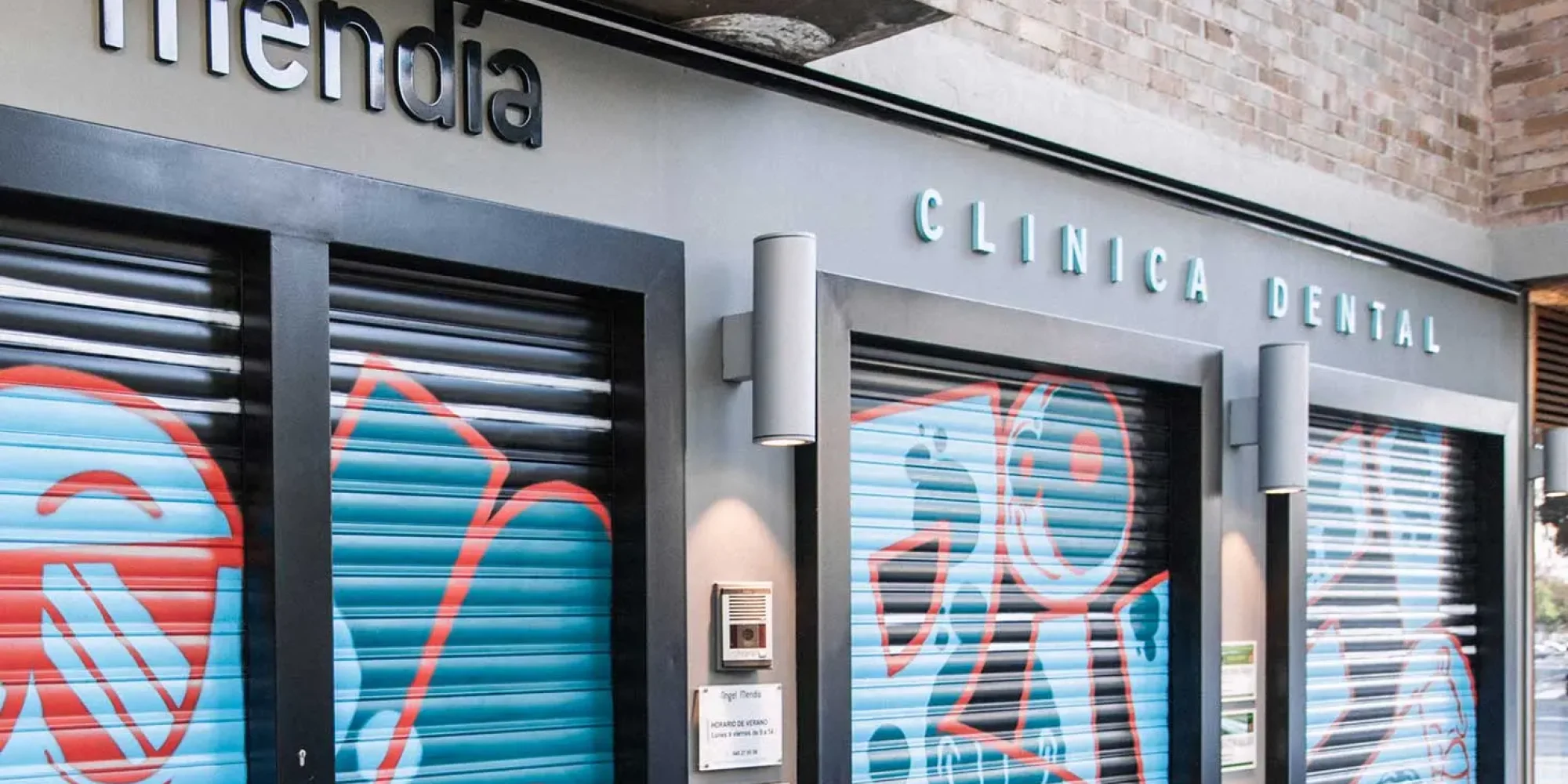 Fachada de la Clínica Dental Mendia